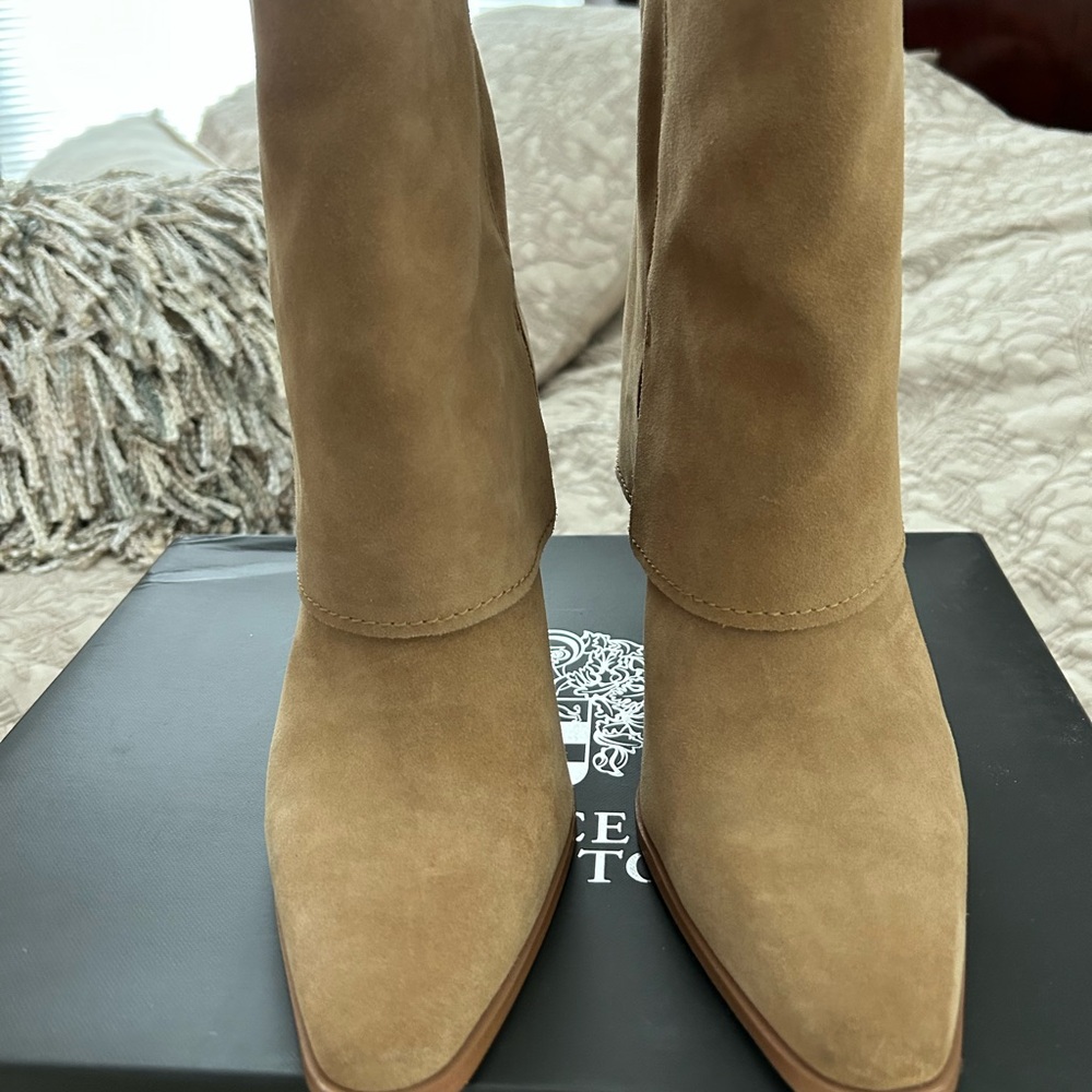 Vince Camuto Women's Tan Suede Booties. Extremely comfortable!